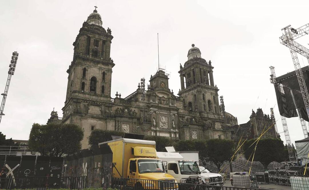 La Catedral Metropolitana de la Ciudad de México debe sortear los daños que le provocan los múltiples eventos masivos que autoridades realizan en la plancha del Zócalo capitalino. Fotos: Diego Simón/EL UNIVERSAL