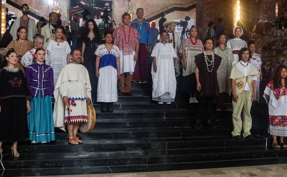 Conferencia de prensa por Original, Encuentro de arte textil mexicano, en el vestíbulo del Palacio de Bellas Artes.
Foto: Hugo Salvador/ El Universal