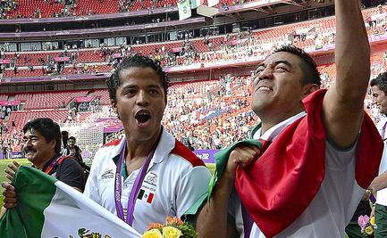 Giovani dos Santos y Marco Fabián, del oro al lodo