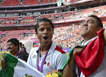 Giovani dos Santos y Marco Fabián, del oro al lodo
