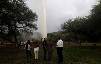 Rebrota geiser de 40 metros de altura en Michoacán