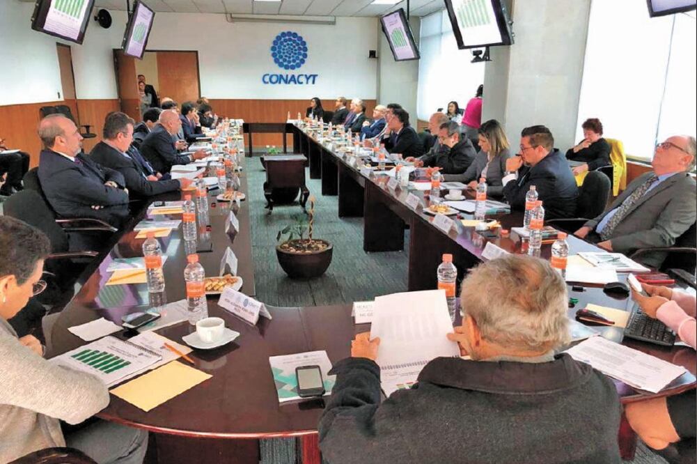 De acuerdo con la Ley Orgánica del Conacyt, la Junta de Gobierno es la única que tiene la facultad de intervenir en las decisiones del Consejo. Imagen de la 66 Sesión Ordinaria celebrada el 20 de noviembre de 2018. Foto/ESPECIAL