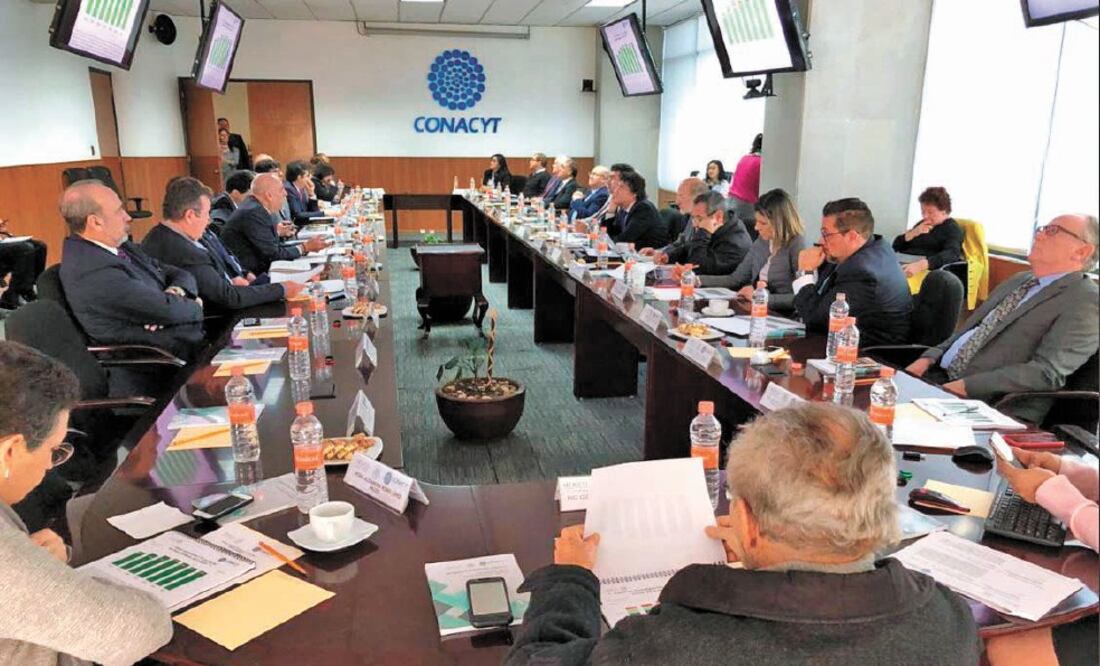 De acuerdo con la Ley Orgánica del Conacyt, la Junta de Gobierno es la única que tiene la facultad de intervenir en las decisiones del Consejo. Imagen de la 66 Sesión Ordinaria celebrada el 20 de noviembre de 2018. Foto/ESPECIAL