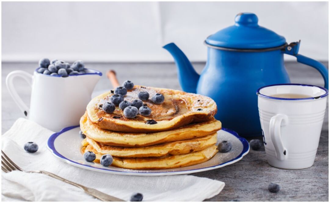 Foto: istock/ Hotcakes de moras azules