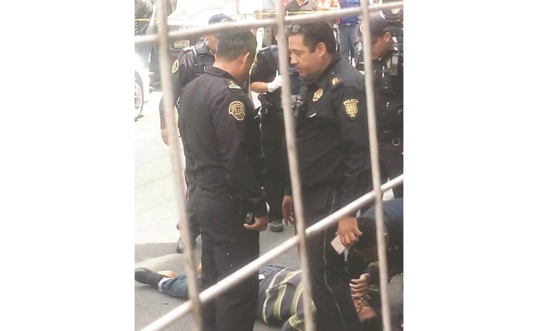 Logro. La policía frustró ayer dos robos a cuentahabiente; el primero en Azcapotzalco y el segundo en BJ. (ESPECIAL)