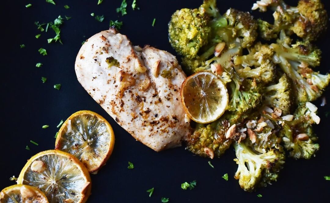 Con esta receta de pollo al limón sorprenderás a tu familia esta cuaresma Foto: Pixabay