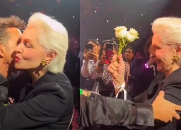 Carolina Herrera recibe flores y un beso de Luis Miguel en pleno concierto