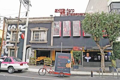 "Archipiélago": Un drama teatral que explora los vínculos familiares y la ausencia materna