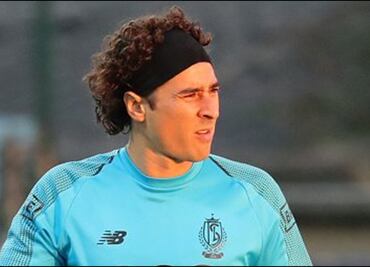 Ochoa titular en el empate del Standard Lieja