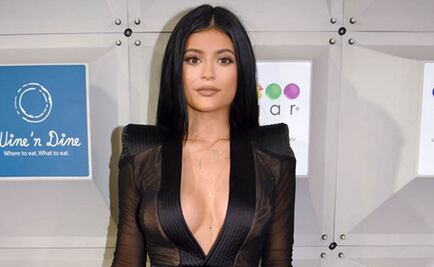 Hermana de las Kardashian impacta con escote