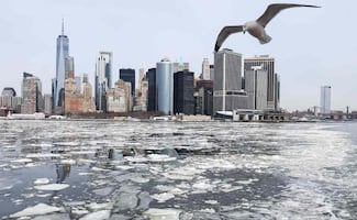 Activan los “jacuzzis de nieve” en Nueva York ante ola de frío; máquinas derriten 120 toneladas por hora