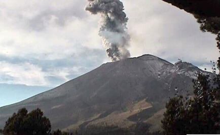 Popocatépetl registra explosión con fumarola de 1.7 kilómetros de altura