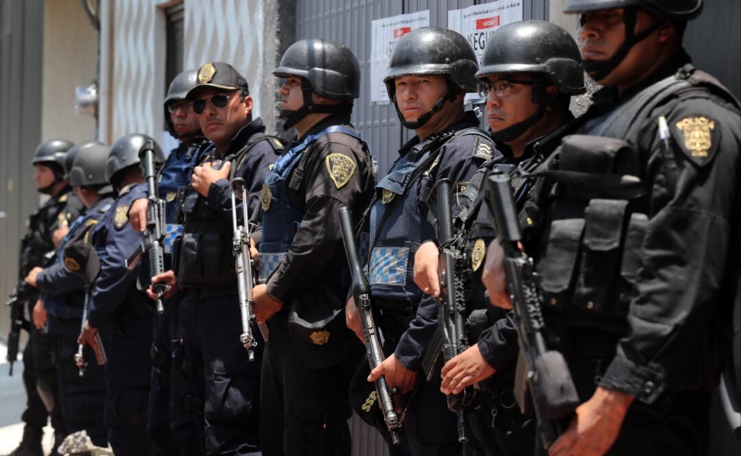 Mexican Naval Infantry at a raid against drug dealers in Tláhuac - Photo: Juan Carlos Reyes/EL UNIVERSAL