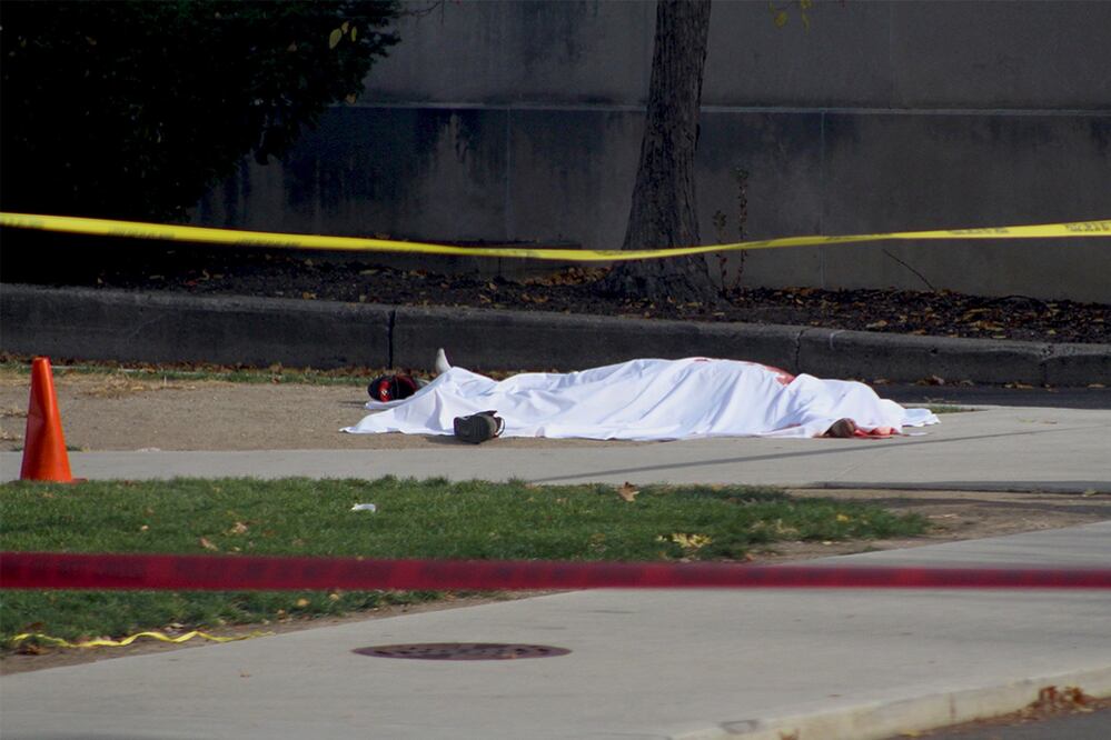 El hombre atropelló y acuchilló a nueve personas en la Universidad de Ohio (AP)