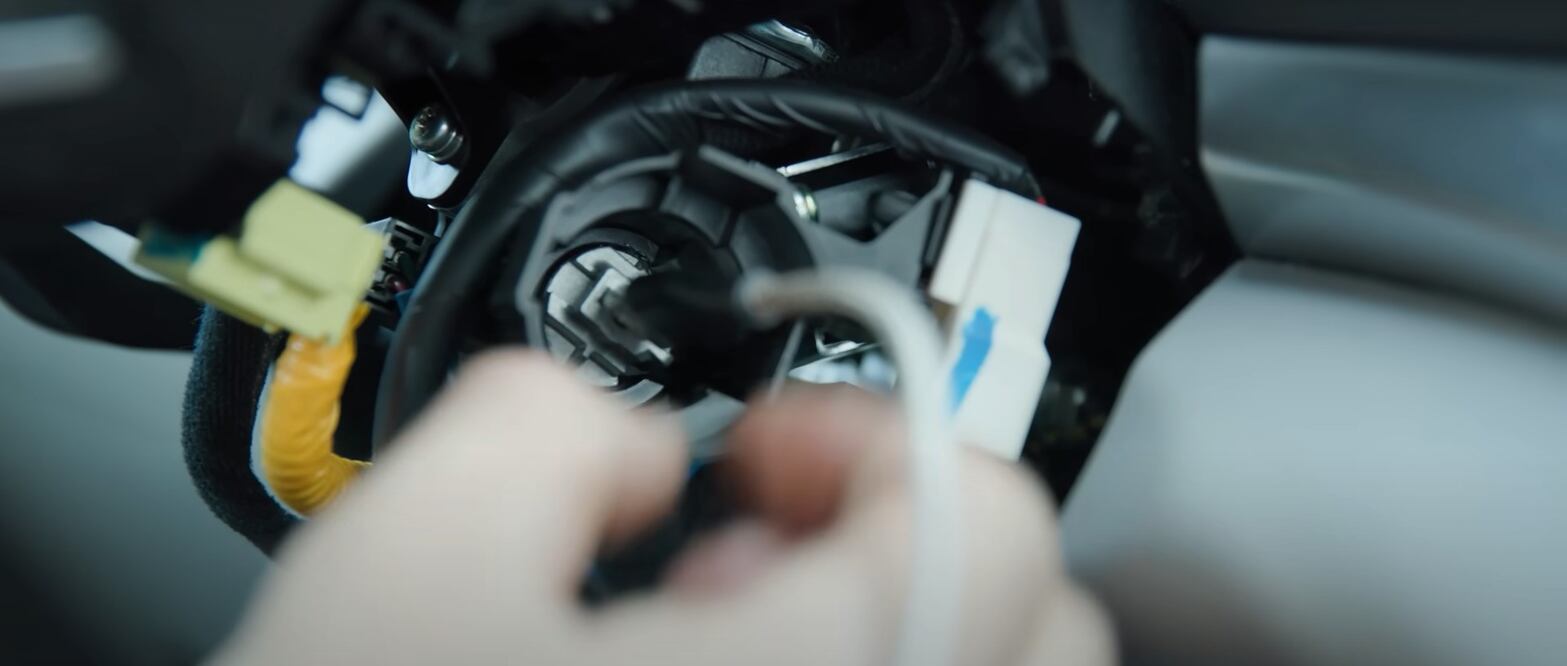 Así te pueden robar tu auto con un cable USB