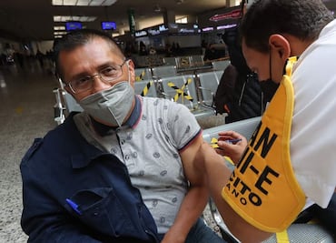 ¡Aprovechan viaje! Aplican refuerzo contra Covid-19 en terminal de autobuses de Toluca