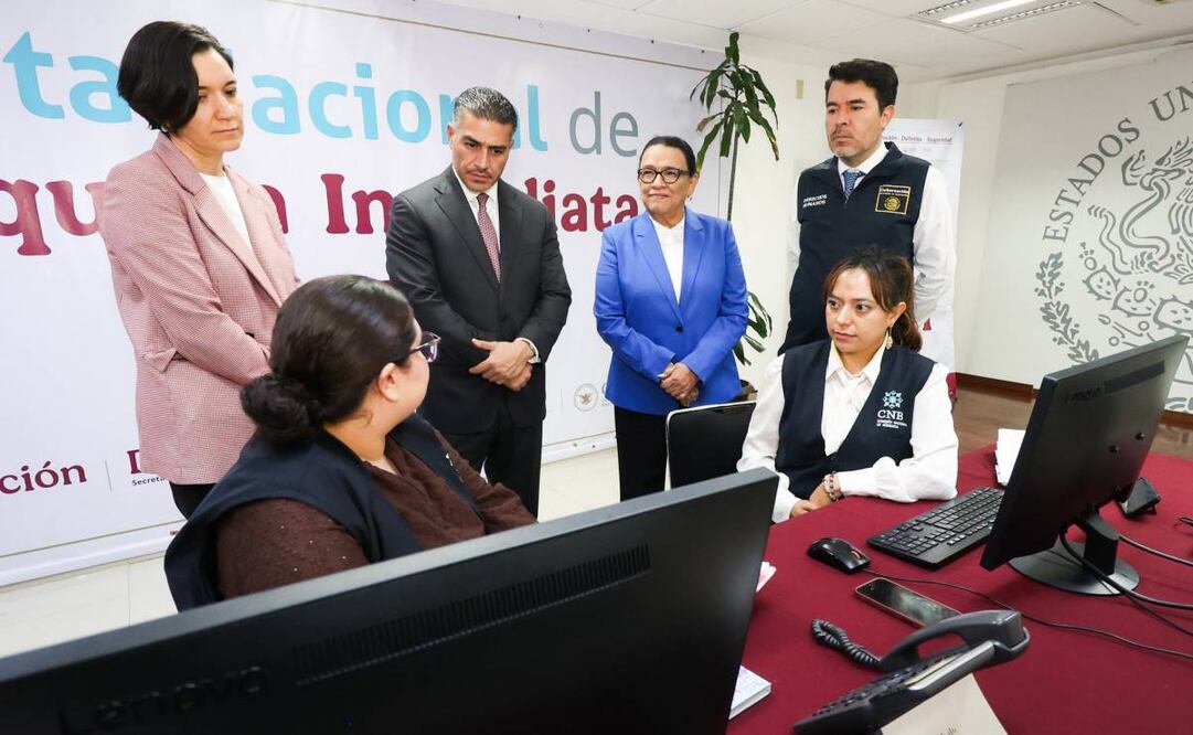 La secretaria de gobernación, Rosa Icela Rodríguez, y el secretario de seguridad y protección ciudadana, Omar García Harfuch, durante su visita al Centro de Mando de Alerta Nacional de Búsqueda Inmediata (ANBI) el 03 de septiembre de 2026. Foto: X @rosaicela_