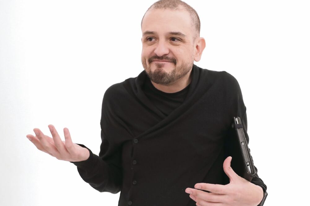 Casteñeda escribe la serie junto con Fernando Rovzar y Blas Valdés. (FOTO: ARIEL OJEDA. EL UNIVERSAL)