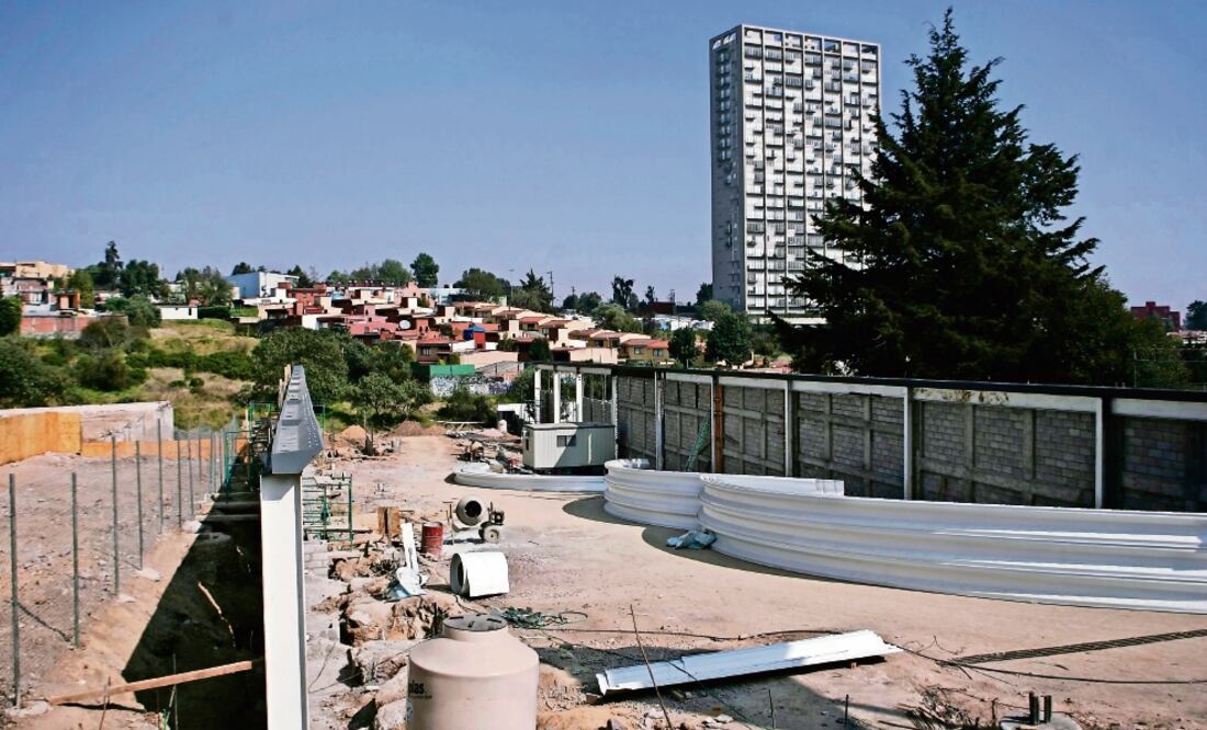 El 29 de enero de 2015, a las 07:15 horas, la explosión de gas que suministraba combustible a la clínica dejó cinco muertos y más de 70 lesionados (ALEJANDRO ACOSTA. EL UNIVERSAL)