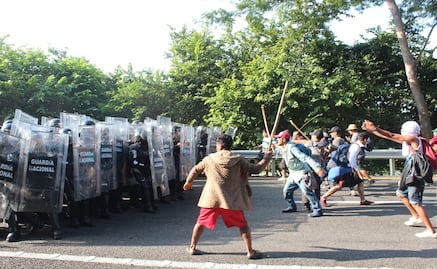 Caravana migrante se enfrenta contra integrantes de la Guardia Nacional en Chiapas