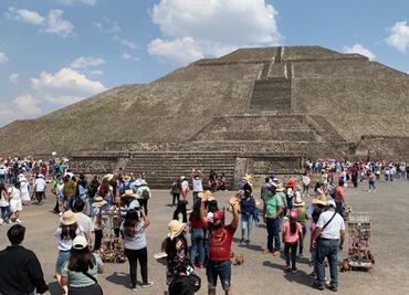 Miles acuden a Teotihuacán a “cargarse de energía” con el Equinoccio de Primavera 2022