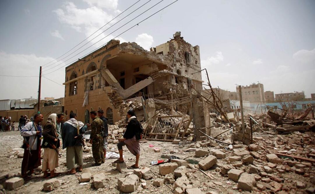 Las autoridades informaron que los cuerpos quedaron esparcidos por la zona. Foto: AP/ Archivo