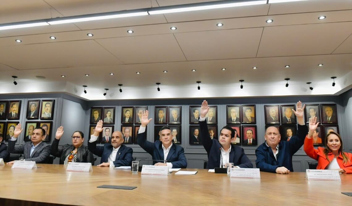 La Comisión Política Permanente del PRI, encabezada por su presidente, Alejandro Moreno Cárdenas, aprobó la participación de Xóchitl Gálvez Ruiz, en su calidad de simpatizante, en el proceso interno de selección y postulación de la candidatura a la Presidencia de México. Foto: especial