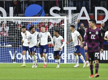 Estados Unidos vence a México y le quita el liderato en la eliminatoria de Concacaf