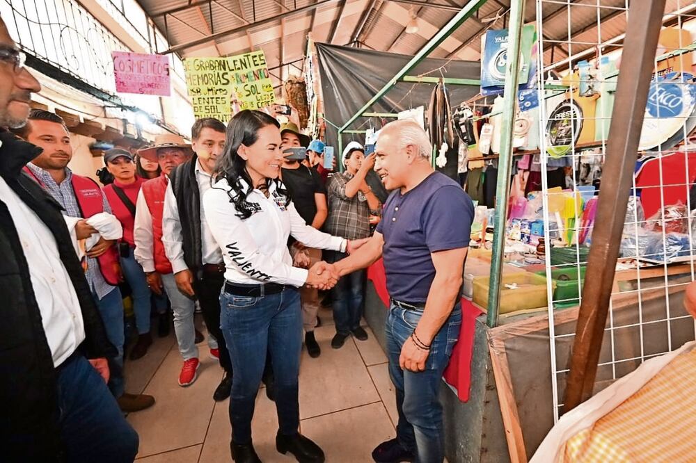 Del Moral prometió modernizar el mercado Francisco I. Madero. Foto: Especial