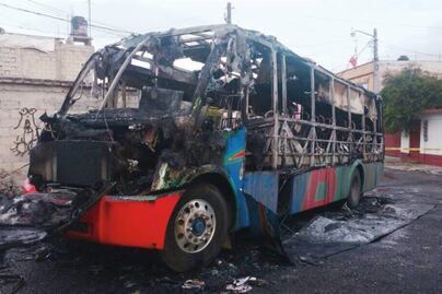 Asesinan a chofer y queman su unidad  