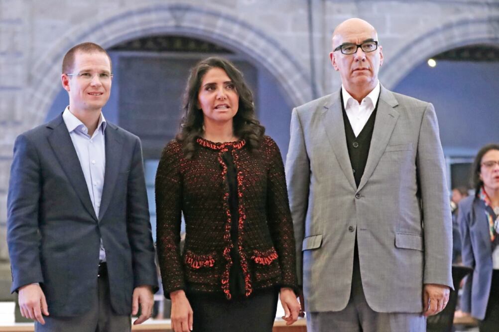 El Frente Ciudadano por México, que encabezan los presidentes nacionales del PAN, Ricardo Anaya; del PRD, Alejandra Barrales, y de MC, Dante Delgado, enfrenta discrepancias para la definición del candidato presidencial rumbo a las elecciones de 2018. (ARC