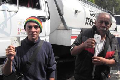 Pagan hasta $1,800 por una pipa con agua