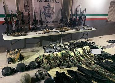 Detienen a dos con armas, granadas, cargadores y cartuchos en Chihuahua