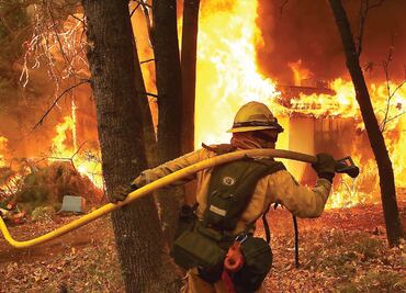 Incendios en California dejan al menos 9 muertos