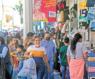 Aprovechan el “fin largo” para abarrotar las tiendas