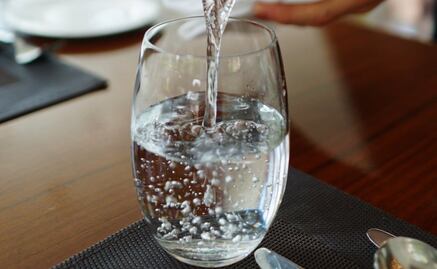 Beneficios de tomar agua ionizada alcalina