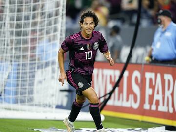 Diego Lainez reporta pérdida de objeto en aeropuerto de CDMX; se lo devuelven