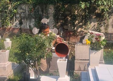 "No nos dábamos abasto", sepulteras del panteón San Rafael enterraban hasta 20 cuerpos diarios durante pandemia