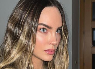 Belinda derrocha sensualidad con body transparente y pelo de colores