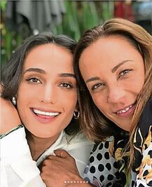 La comedia busca a Paly Duval