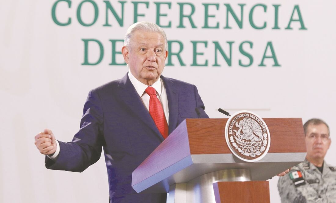 En la conferencia matutina de ayer, el presidente Andrés Manuel López Obrador criticó la negativa de la oposición para avalar un periodo extra de sesiones y discutir la revocación de mandato. Foto: Carlos Mejía. EL UNIVERSAL