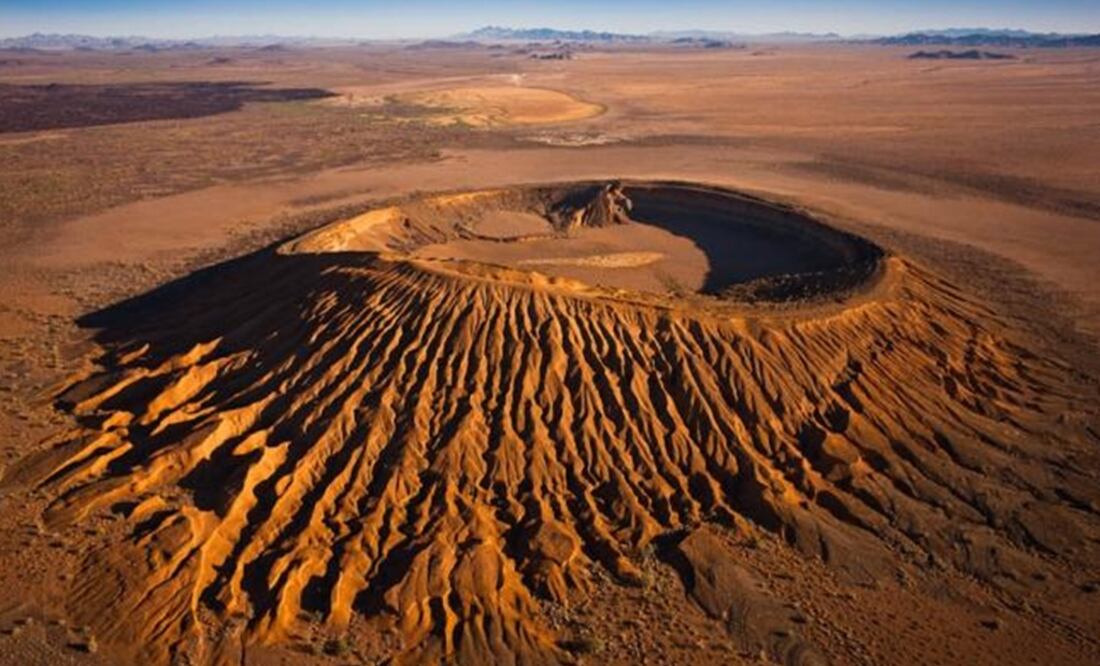El Pinacate is the most spectacular and young lava field in North America with extensive fields of dunes in the driest region of the Sonoran desert – Photo: Featured photography