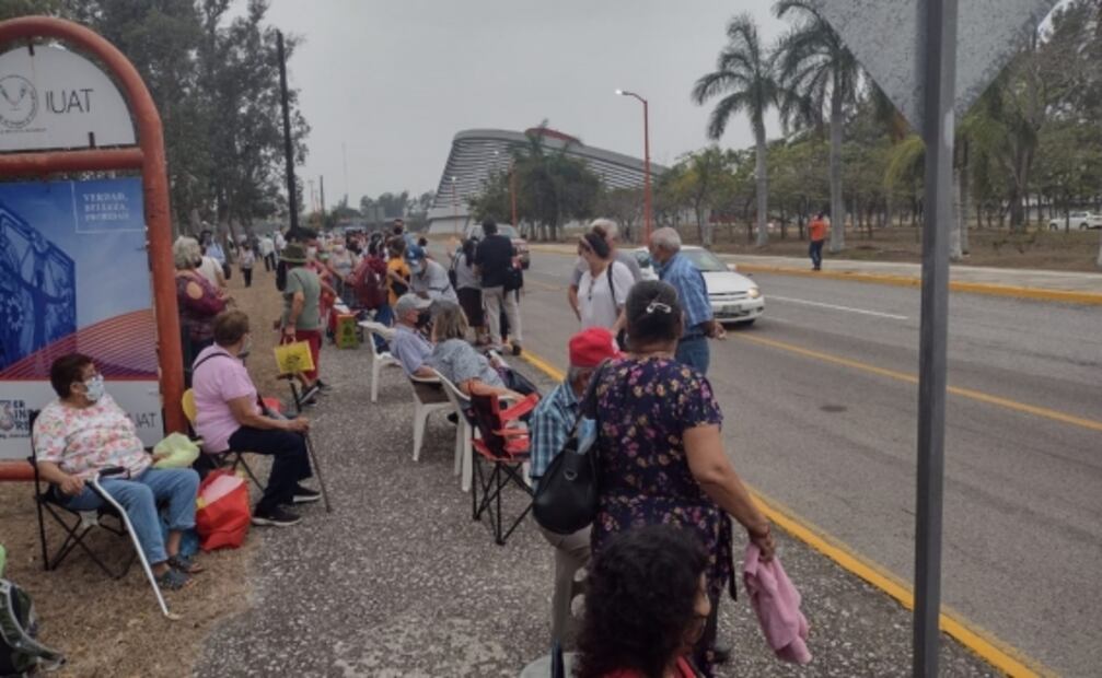 Con caos vial y desesperación, inicia vacunación antiCovid al sur de Tamaulipas