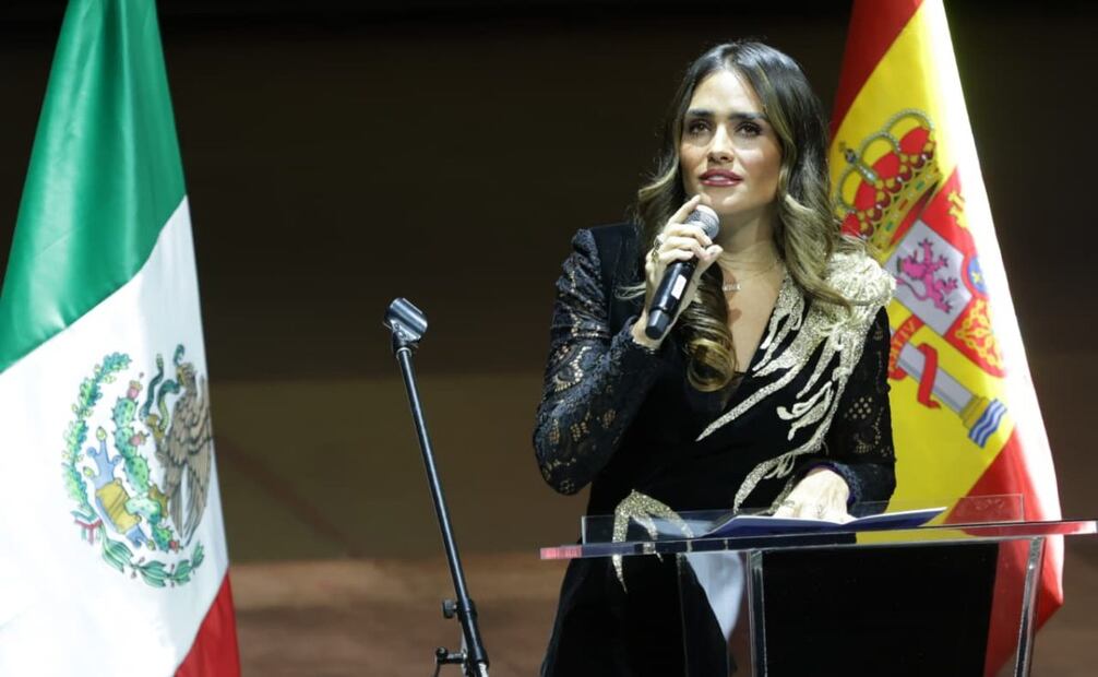 La alcaldesa Alessandra Rojo de la Vega y la presidenta de la comunidad de Madrid, Isabel Díaz Ayuso participaron en el encuentro internacional sobre identidad y origen de México, en el Frontón México. Foto: Fernanda Rojas/ El universal