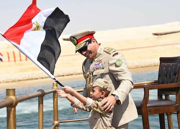 Presidente de Egipto inaugura nuevo canal de Suez
