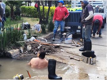 Trabajadores se echan “chapuzón” para reparar mega fuga de agua potable