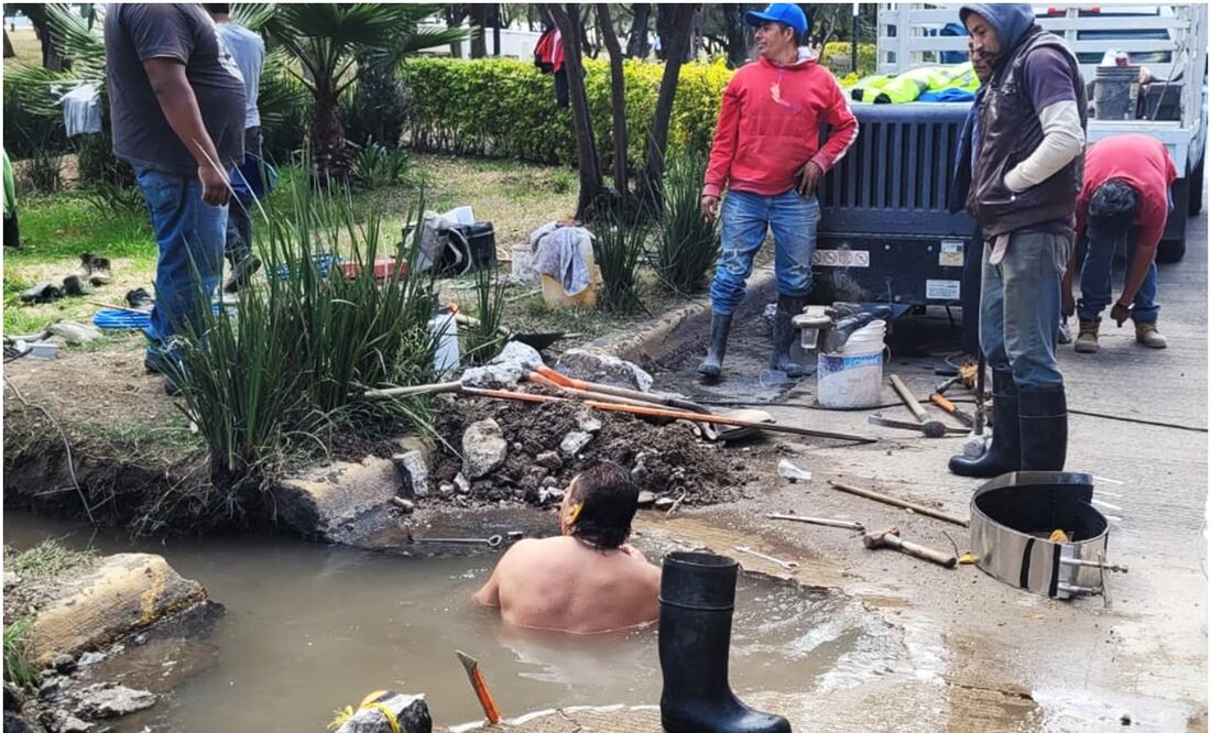 Fuga de agua en Naucalpan. Foto: Especial