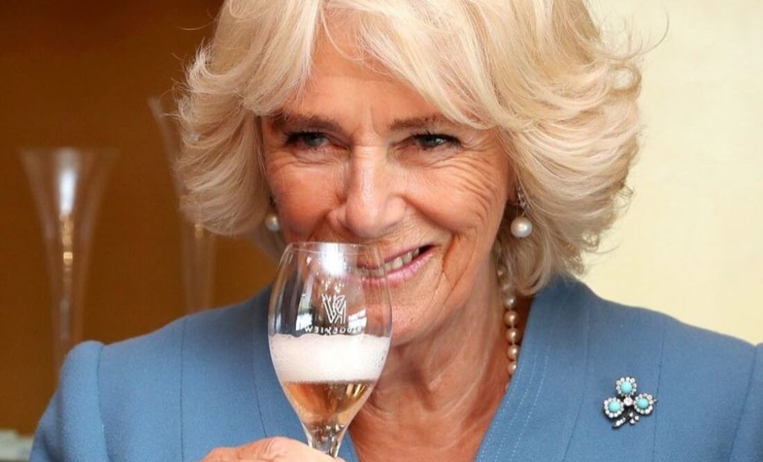 Camilla Parker Bowles aprendió algunos códigos de la reina Isabel II. Fuente: Instagram @royal_momentx