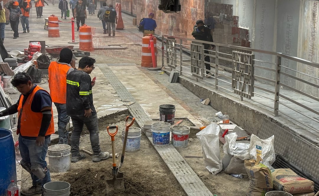Clara Brugada estaba por inaugurar la línea 2 del Metro. Finalmente el evento se canceló, pero las remodelaciones en estaciones como Bellas Artes e Hidalgo aún no han terminado. Las estaciones Chabacano y Zócalo aún permanecen cerradas. Foto: Santiago Cadena El Universal