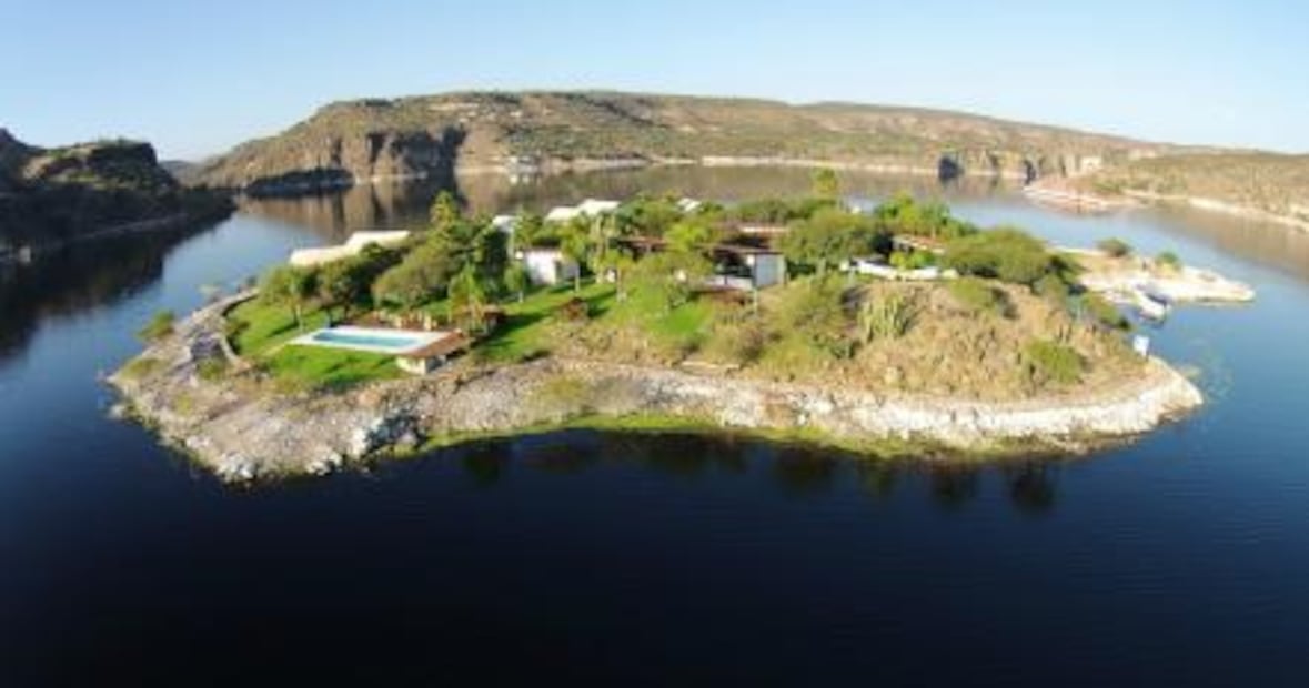 Duerme en esta isla por mil 100 pesos